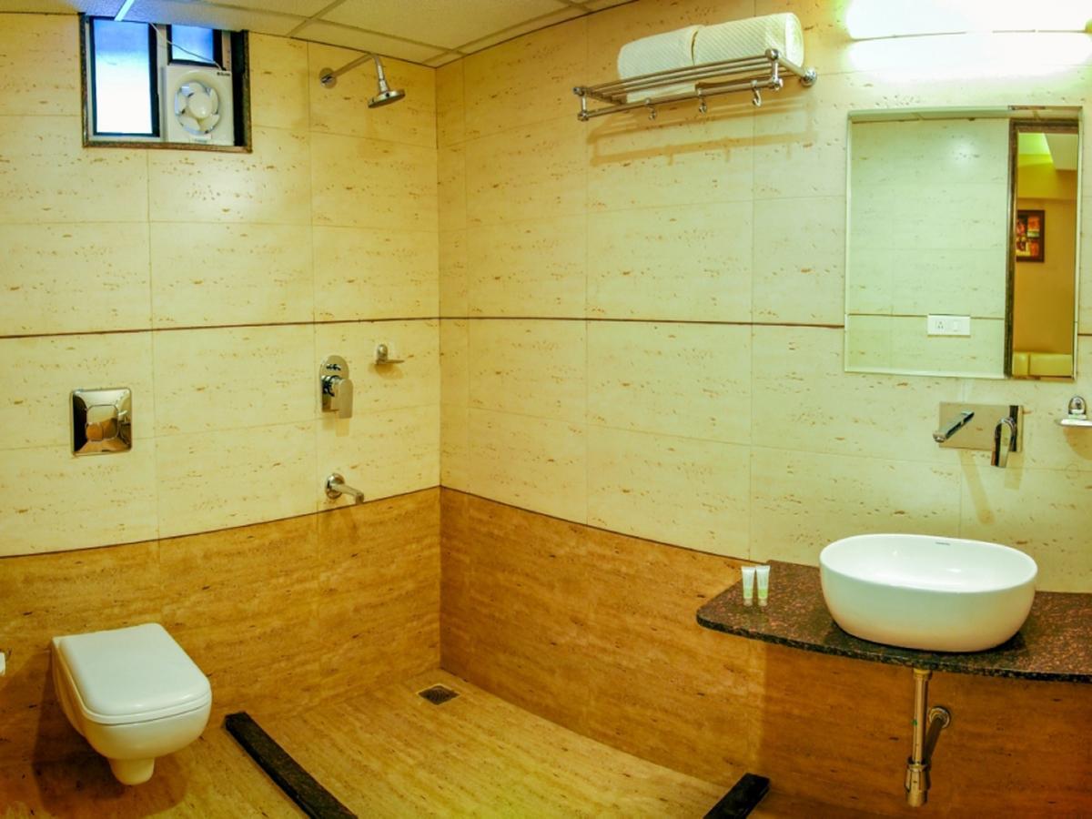 Khandwa Royal Inn מראה חיצוני תמונה