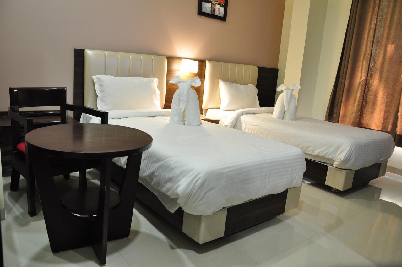 Khandwa Royal Inn מראה חיצוני תמונה