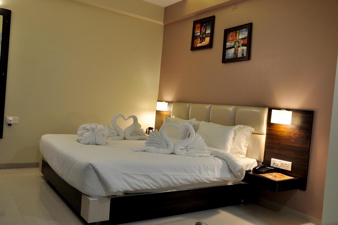 Khandwa Royal Inn מראה חיצוני תמונה