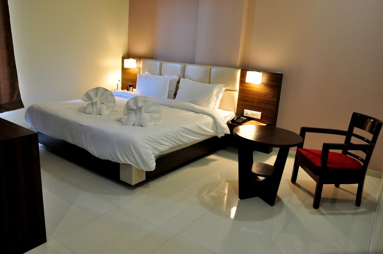 Khandwa Royal Inn מראה חיצוני תמונה