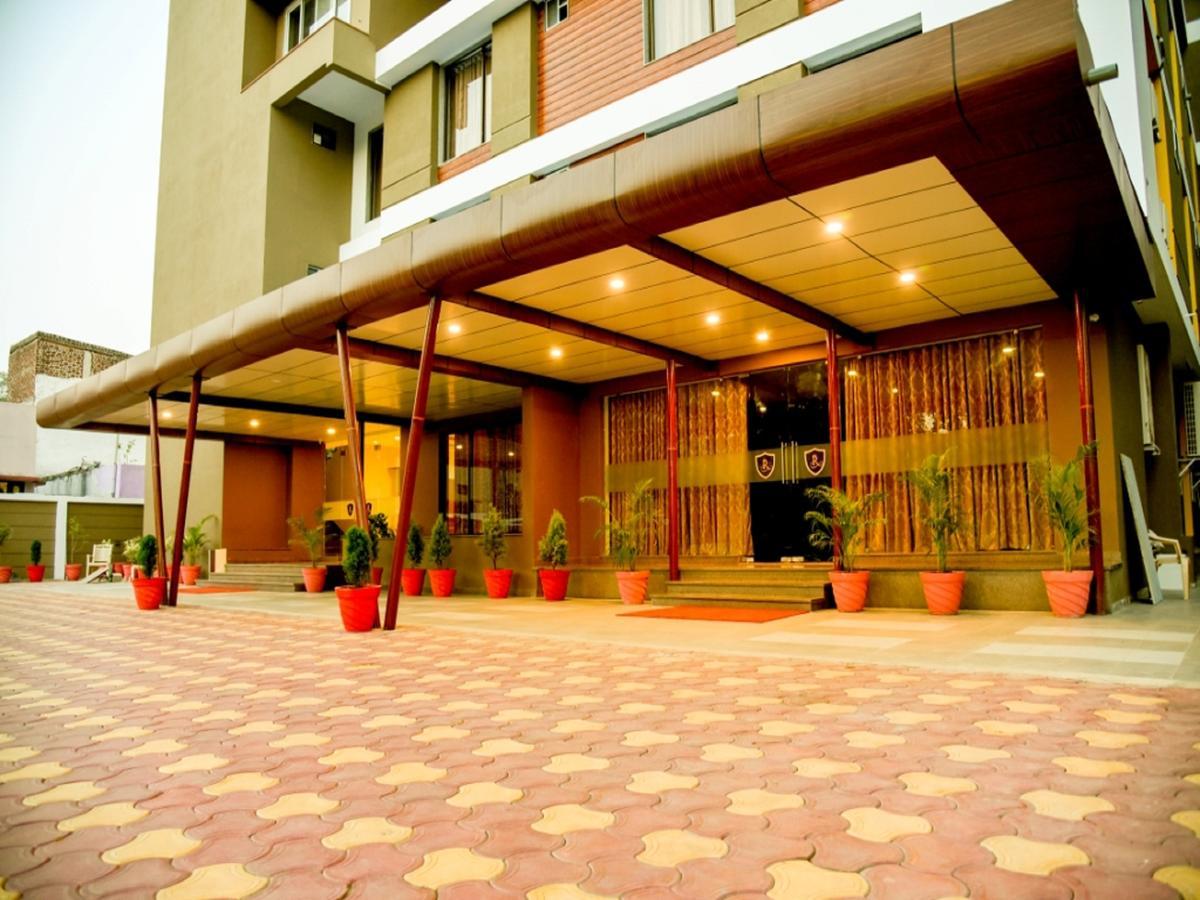 Khandwa Royal Inn מראה חיצוני תמונה